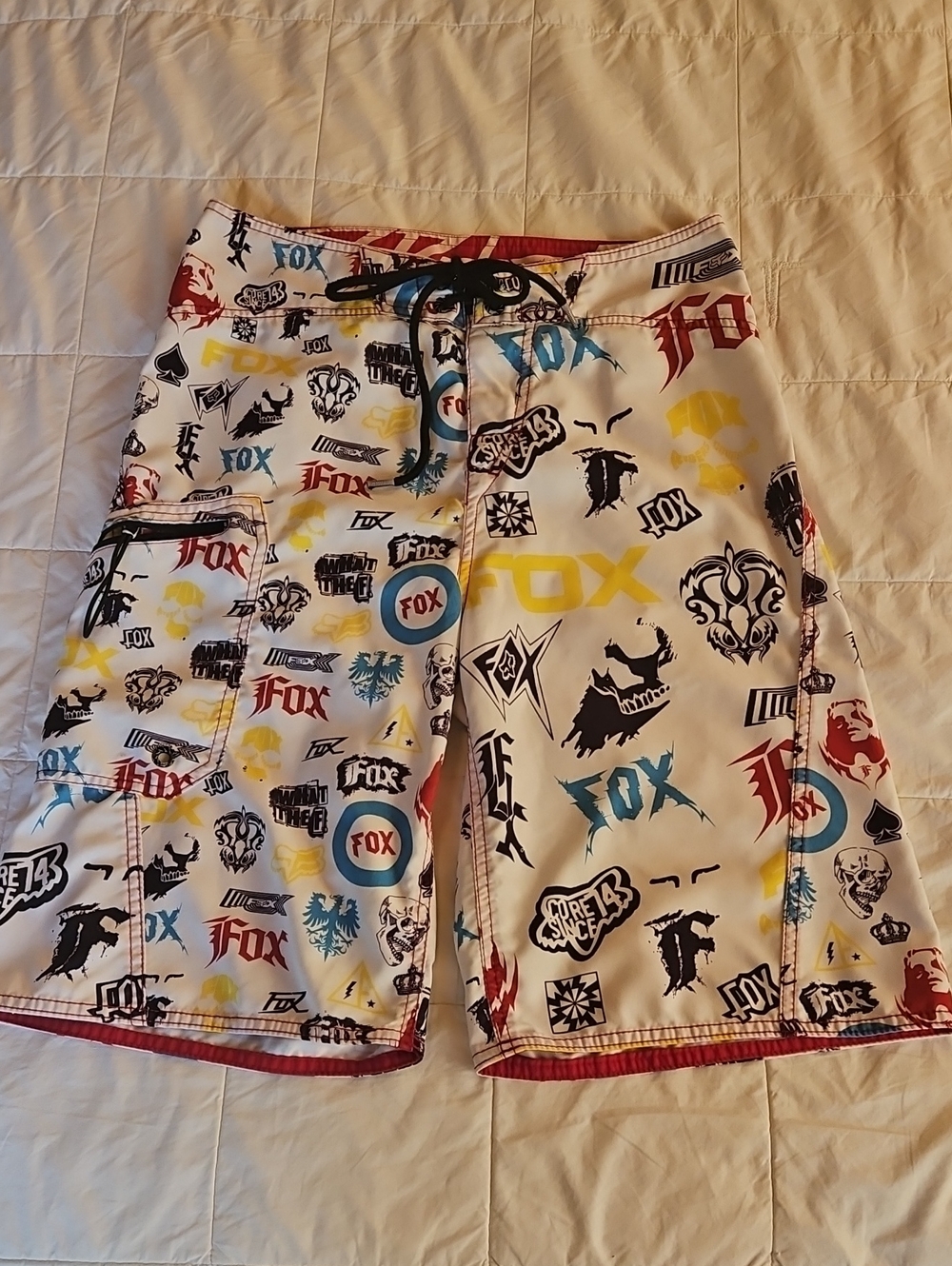 Vintage FOX RACING (Fox Riders Co.) men's board shorts w/ an all-over print - 30